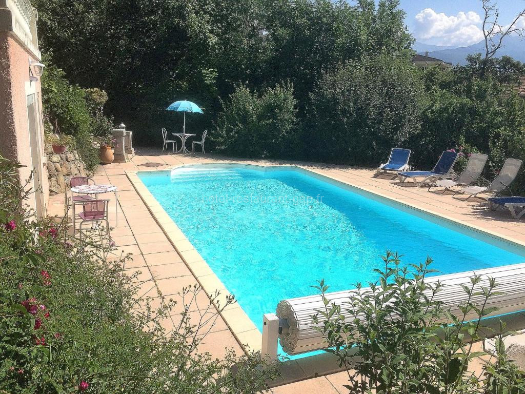 Photo de Studio indépendant dans villa avec piscine à Gap