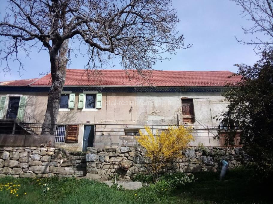 Photo de la ferme rénovée campagne gap hautes alpes